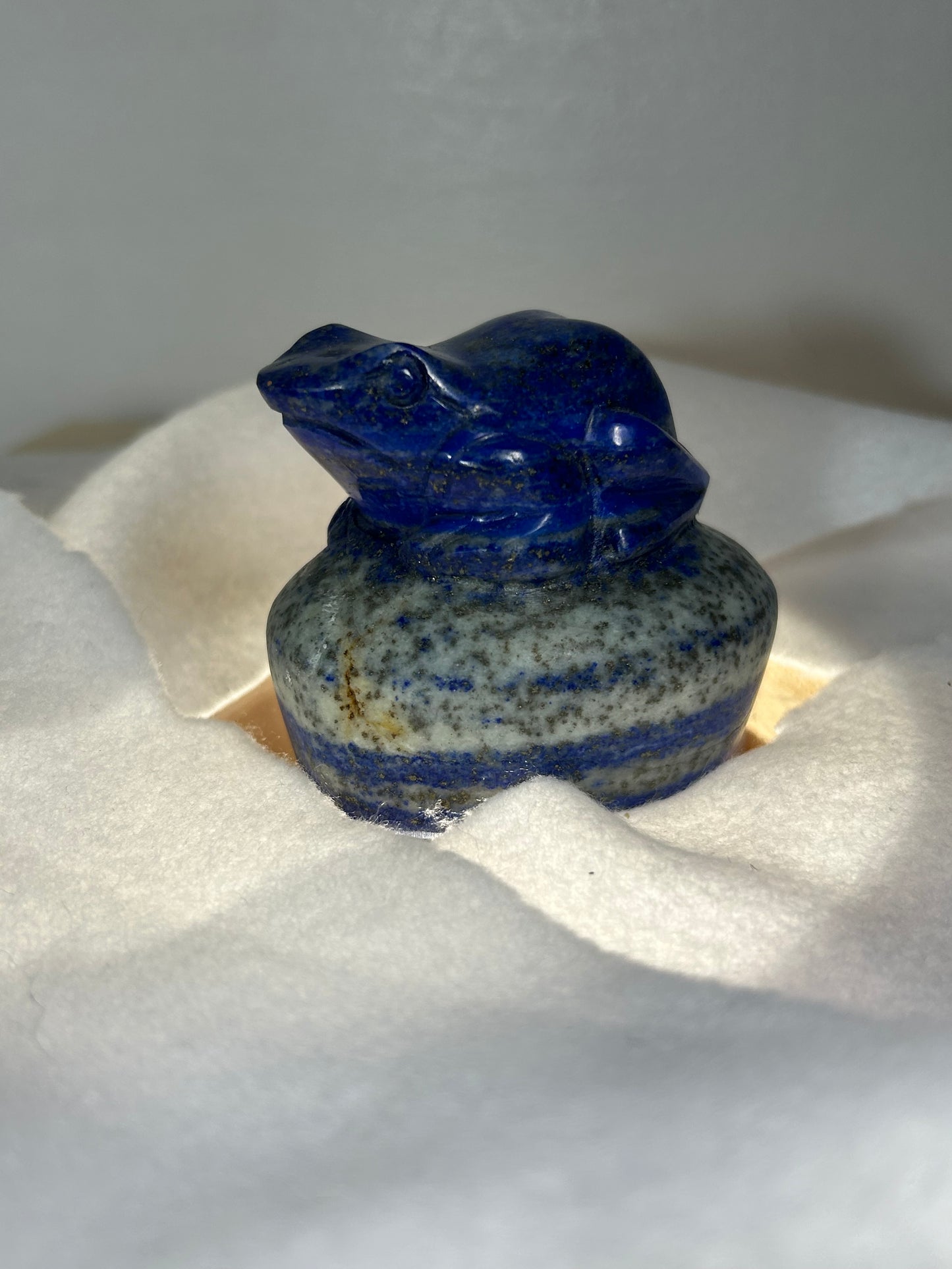 LAPIS LAZULI FROG carving- confidence, honesty, integrity